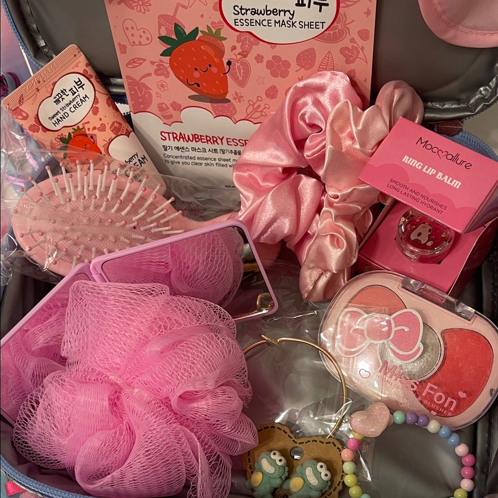 Disney $75 Value Pink Kids Spa & Hair Accessory Gift Set 16 Items Value - Picture 3 of 16